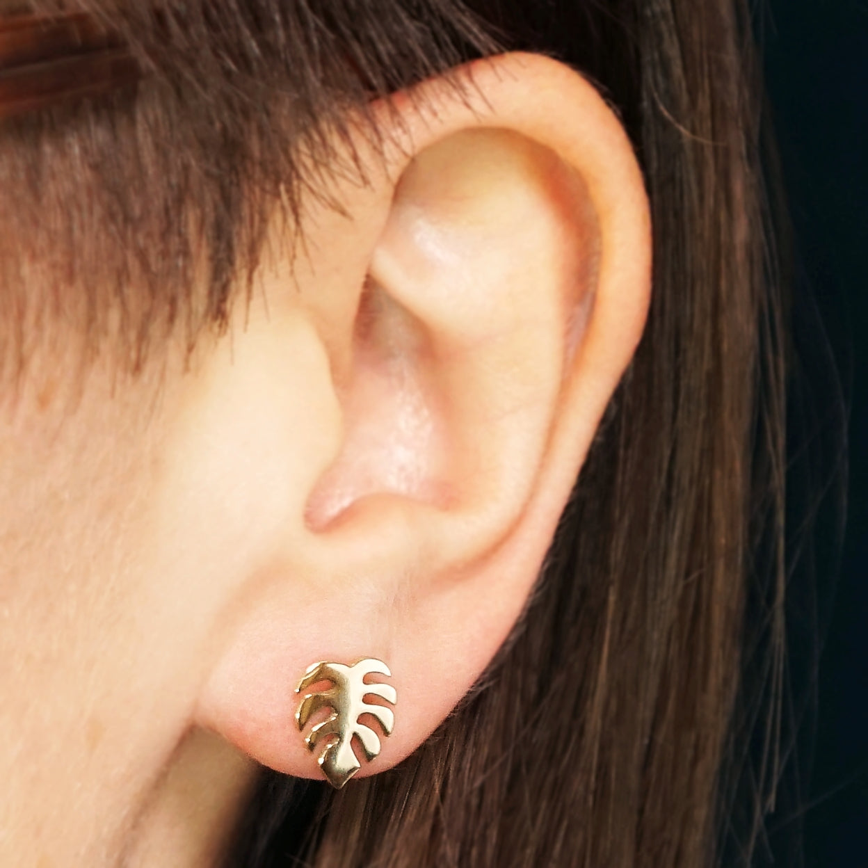 Gold Monstera Stud Earrings 10x8mm